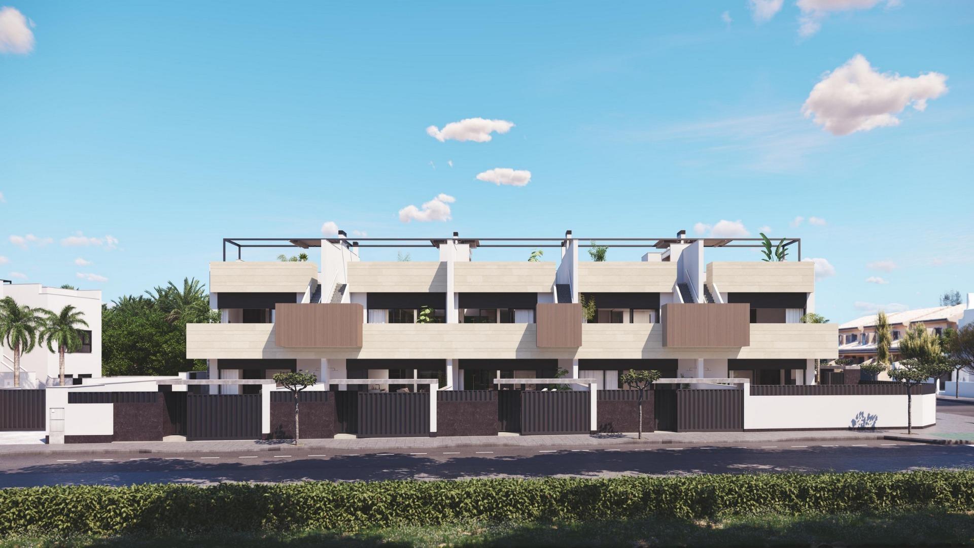 Chalet de obra nueva con piscina privada en Pilar de la Horadada — 3 dorm.