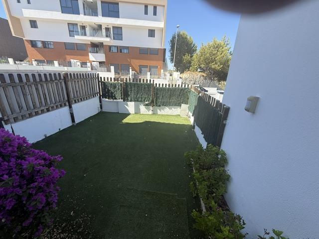 Duplex con doble jardín en La Fuente, Orihuela Costa — 2 dorm. y 2 baños