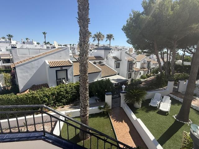 Duplex con doble jardín en La Fuente, Orihuela Costa — 2 dorm. y 2 baños