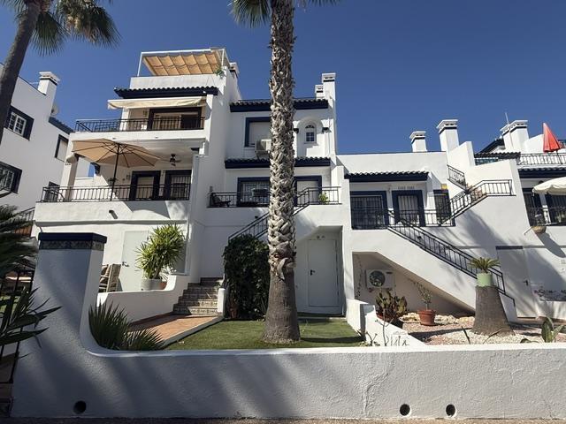 Duplex con doble jardín en La Fuente, Orihuela Costa — 2 dorm. y 2 baños