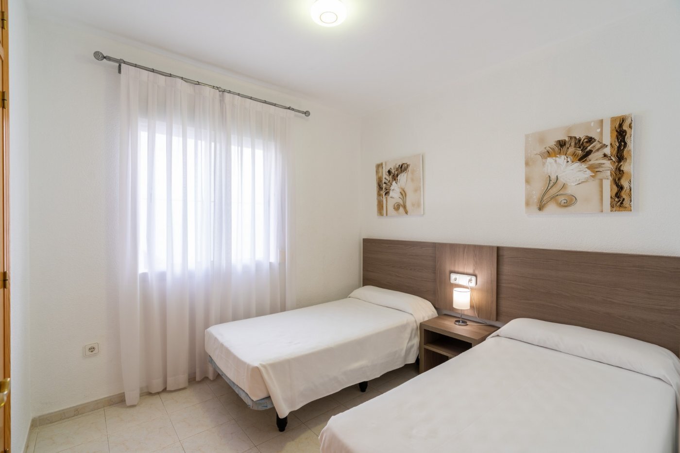 Chalet de obra nueva con piscina privada en Calpe — 2 dorm. y parking