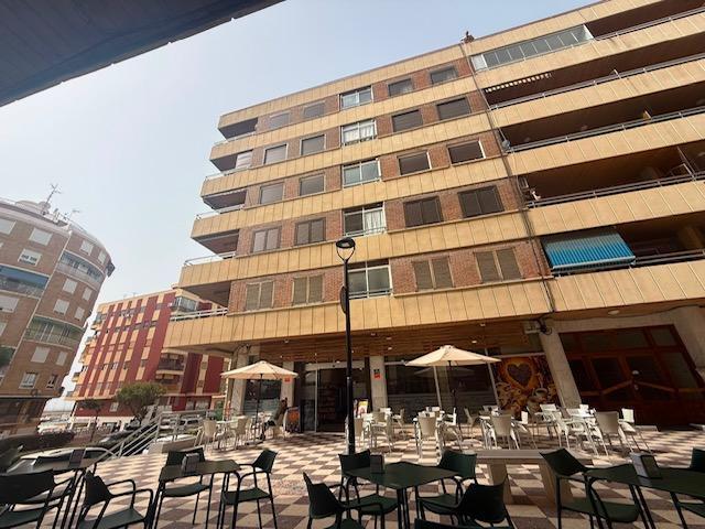 Vistas al mar en Acequion: espacioso apartamento de 102 m² en Torrevieja