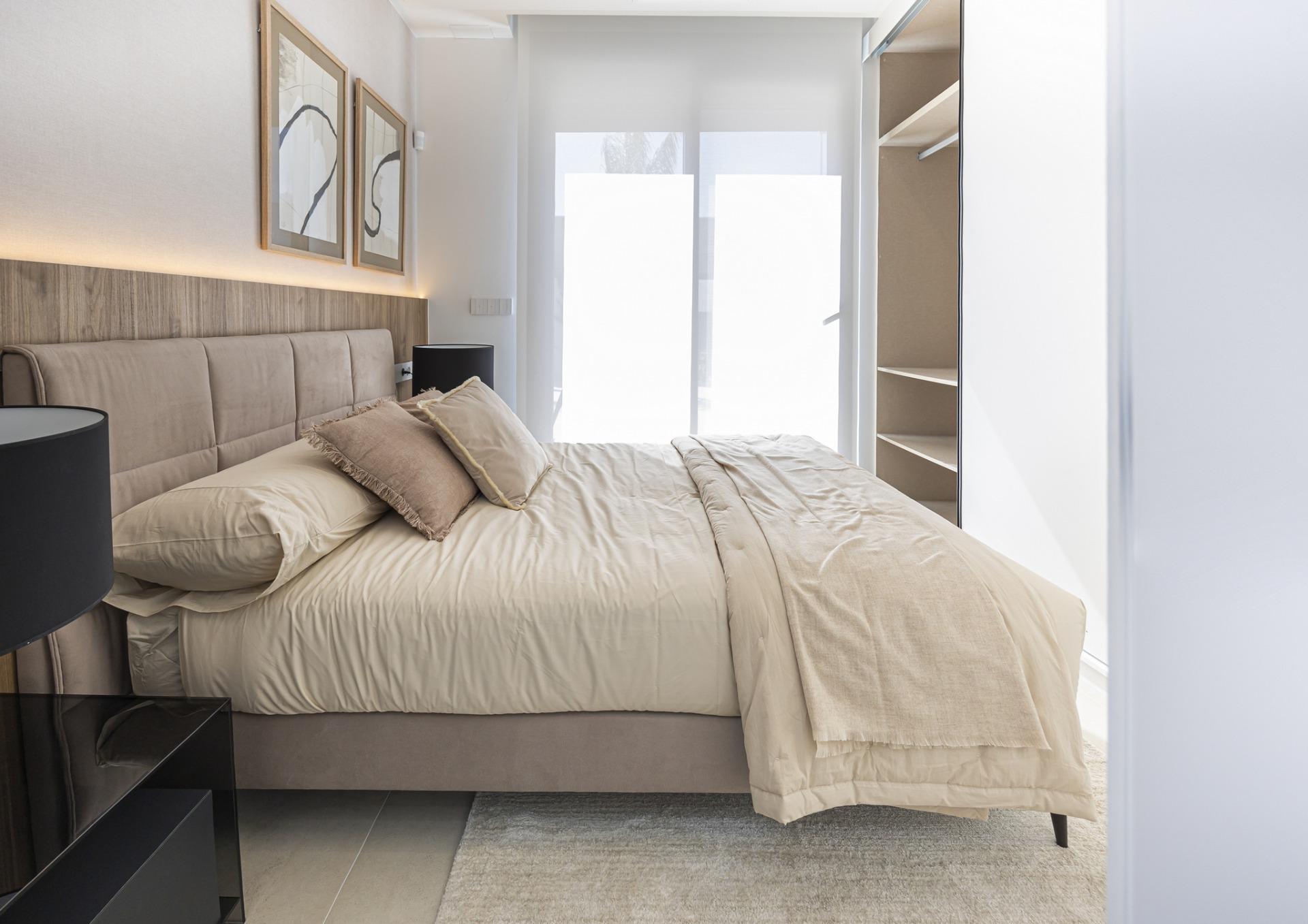 Villa de diseño a medida en Ciudad Quesada con piscina privada y parcela de 530m²