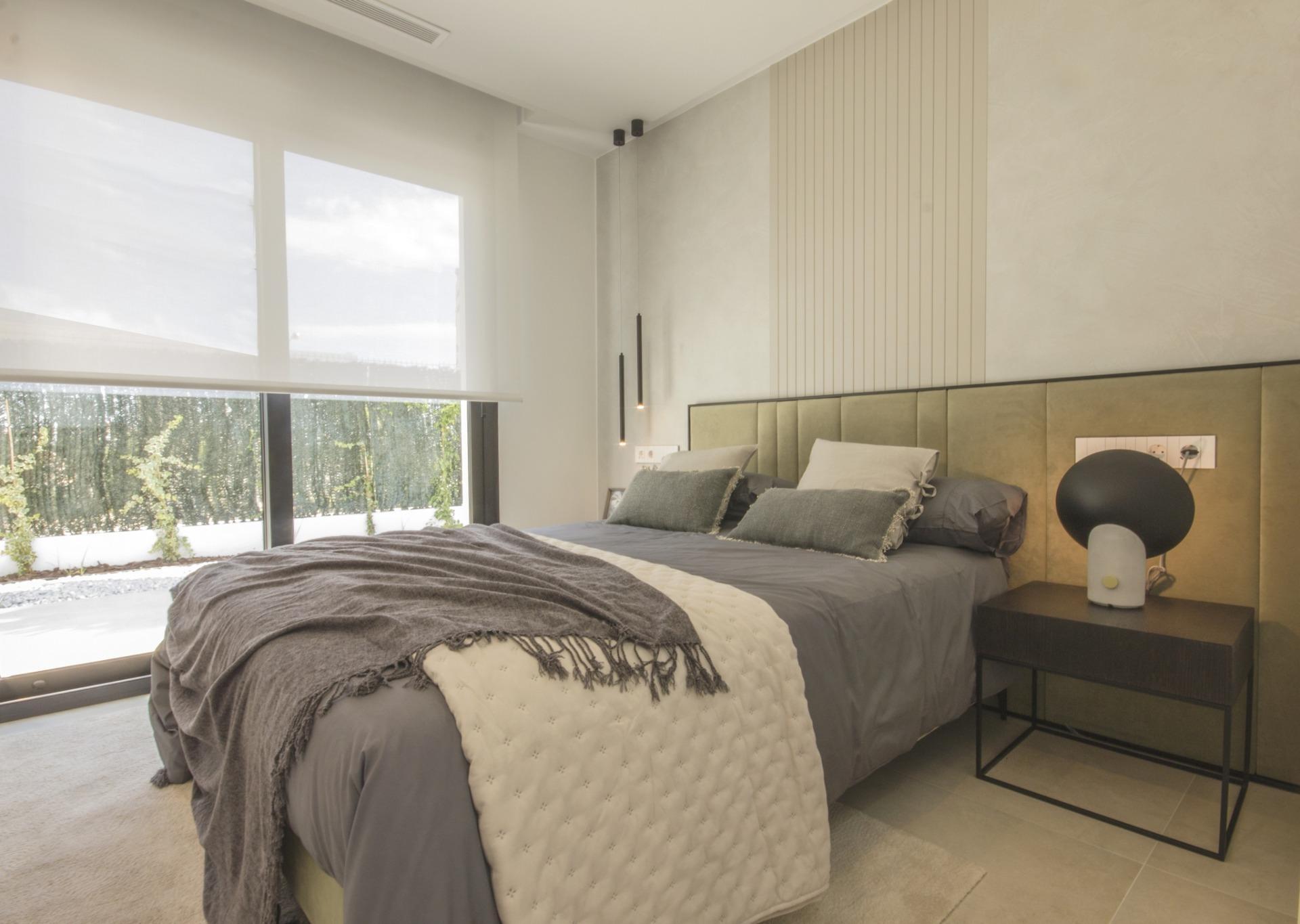 Villa de diseño a medida en Ciudad Quesada con piscina privada y parcela de 530m²