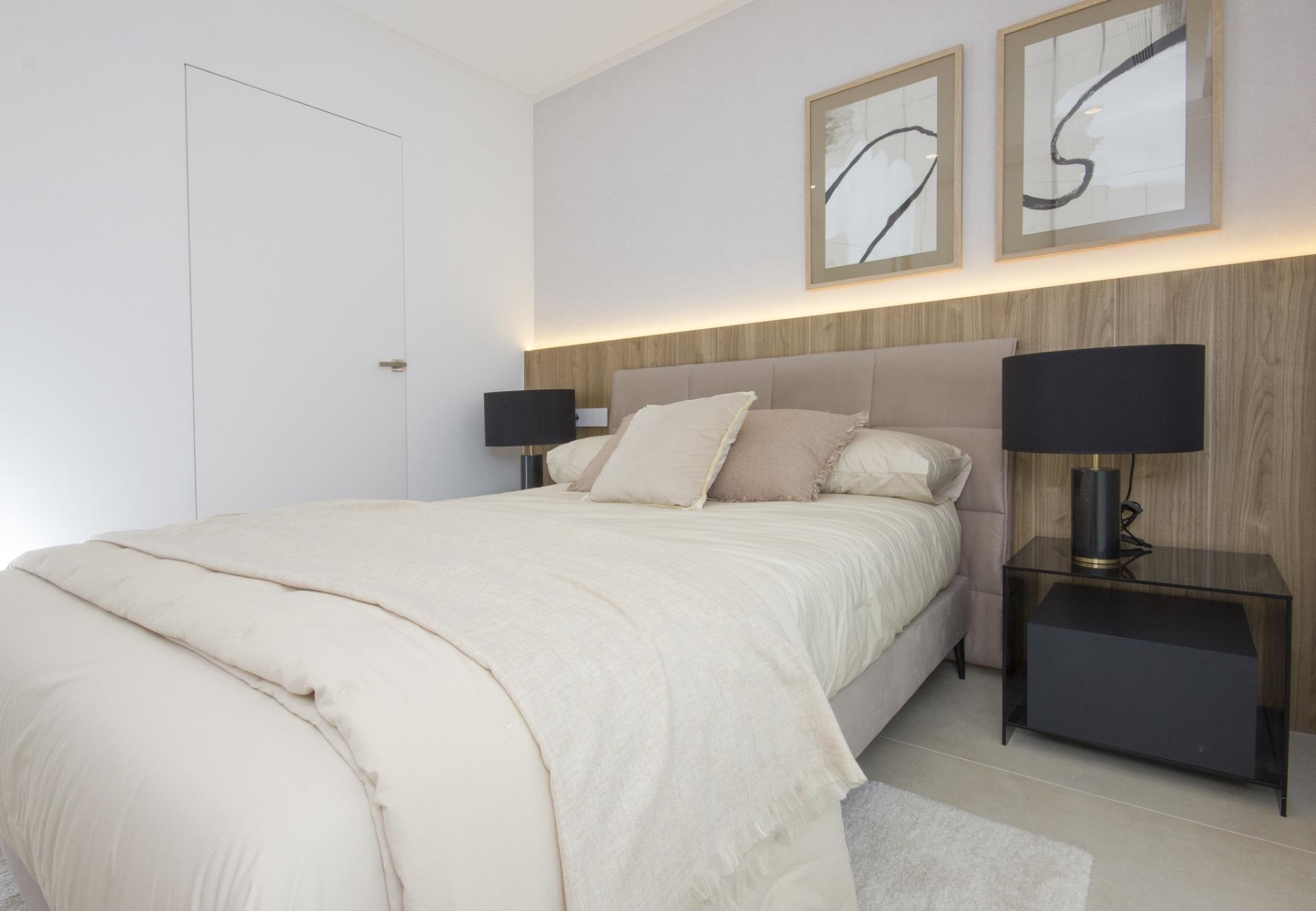 Villa de diseño a medida en Ciudad Quesada con piscina privada y parcela de 530m²