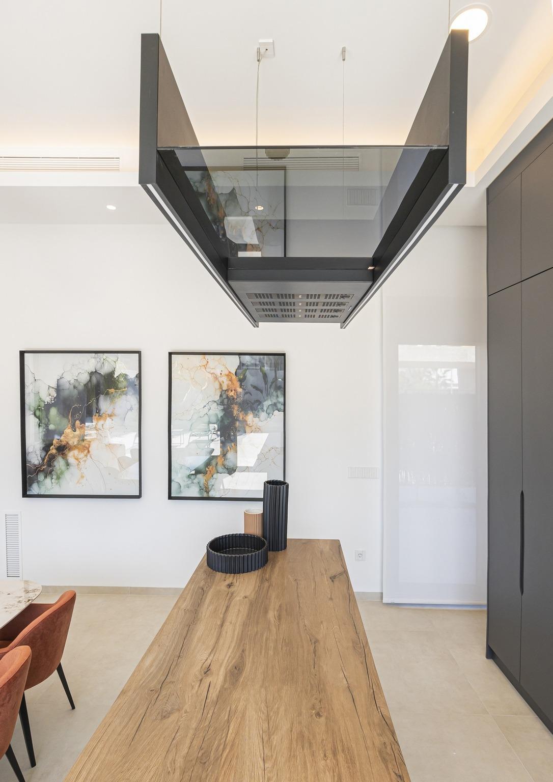 Villa de diseño a medida en Ciudad Quesada con piscina privada y parcela de 530m²