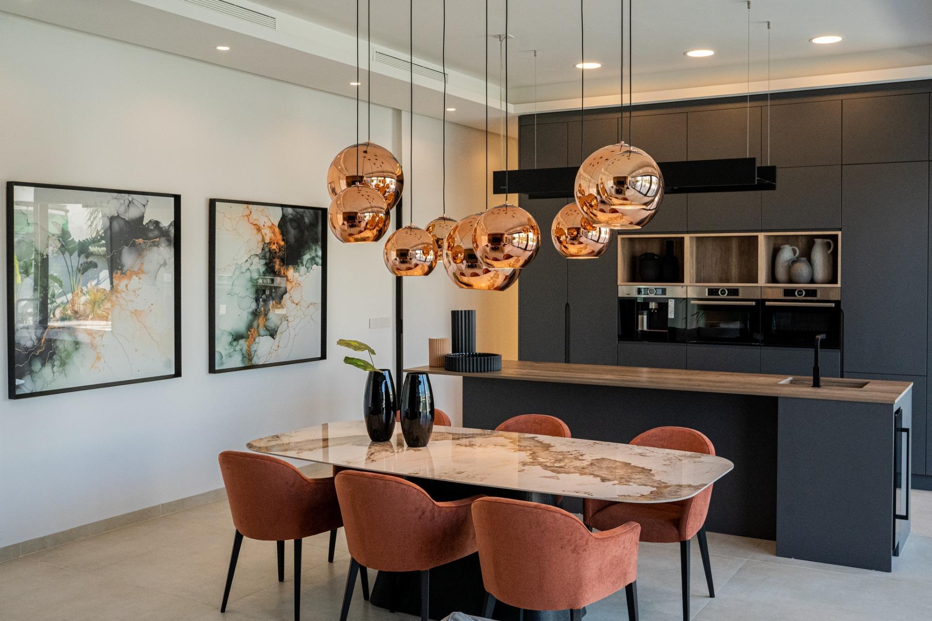 Villa de diseño a medida en Ciudad Quesada con piscina privada y parcela de 530m²