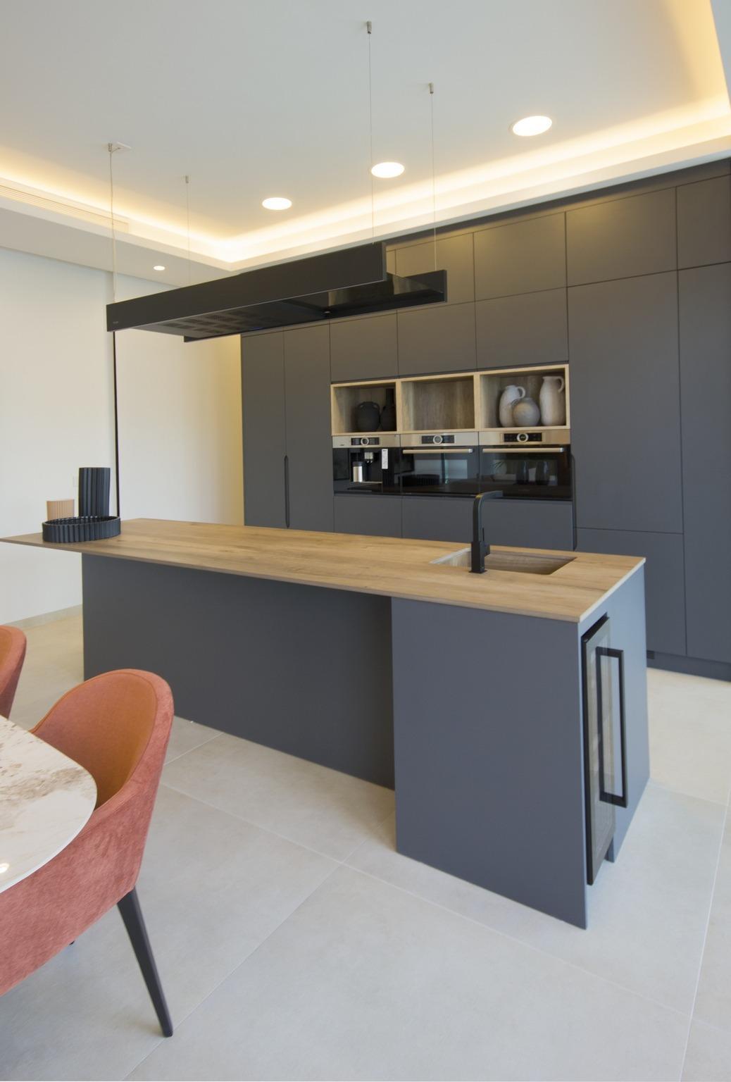 Villa de diseño a medida en Ciudad Quesada con piscina privada y parcela de 530m²