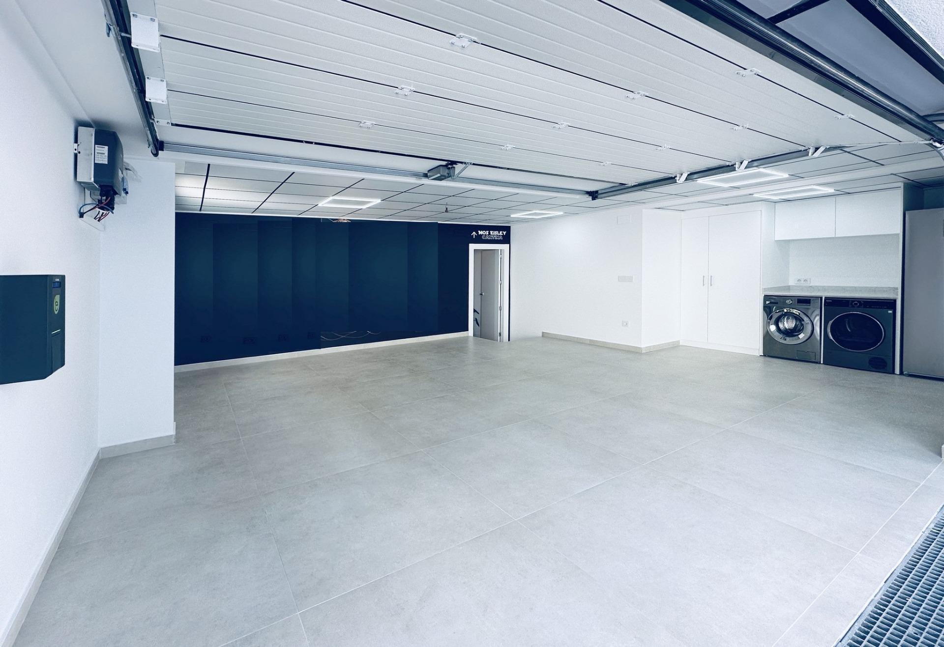 Villa de diseño a medida en Ciudad Quesada con piscina privada y parcela de 530m²