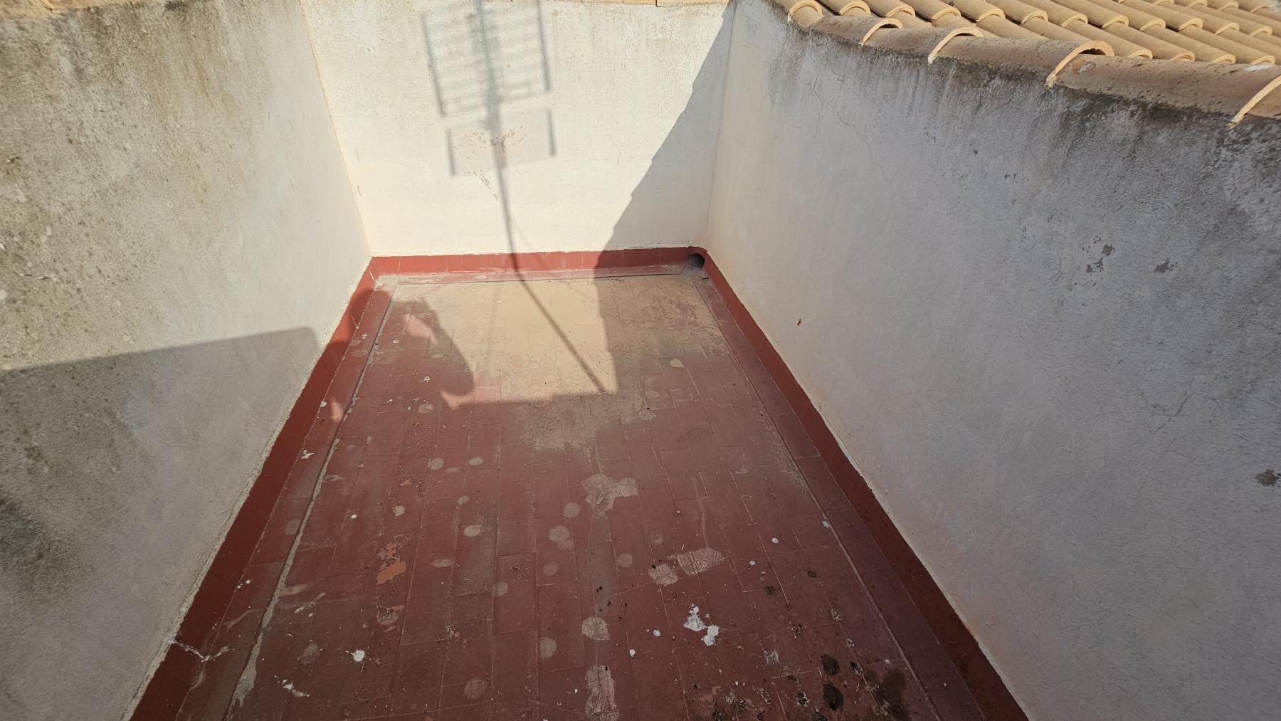 Chalet independiente con jardín privado en Nueva Torrevieja — 2 dorm. y 2 baños