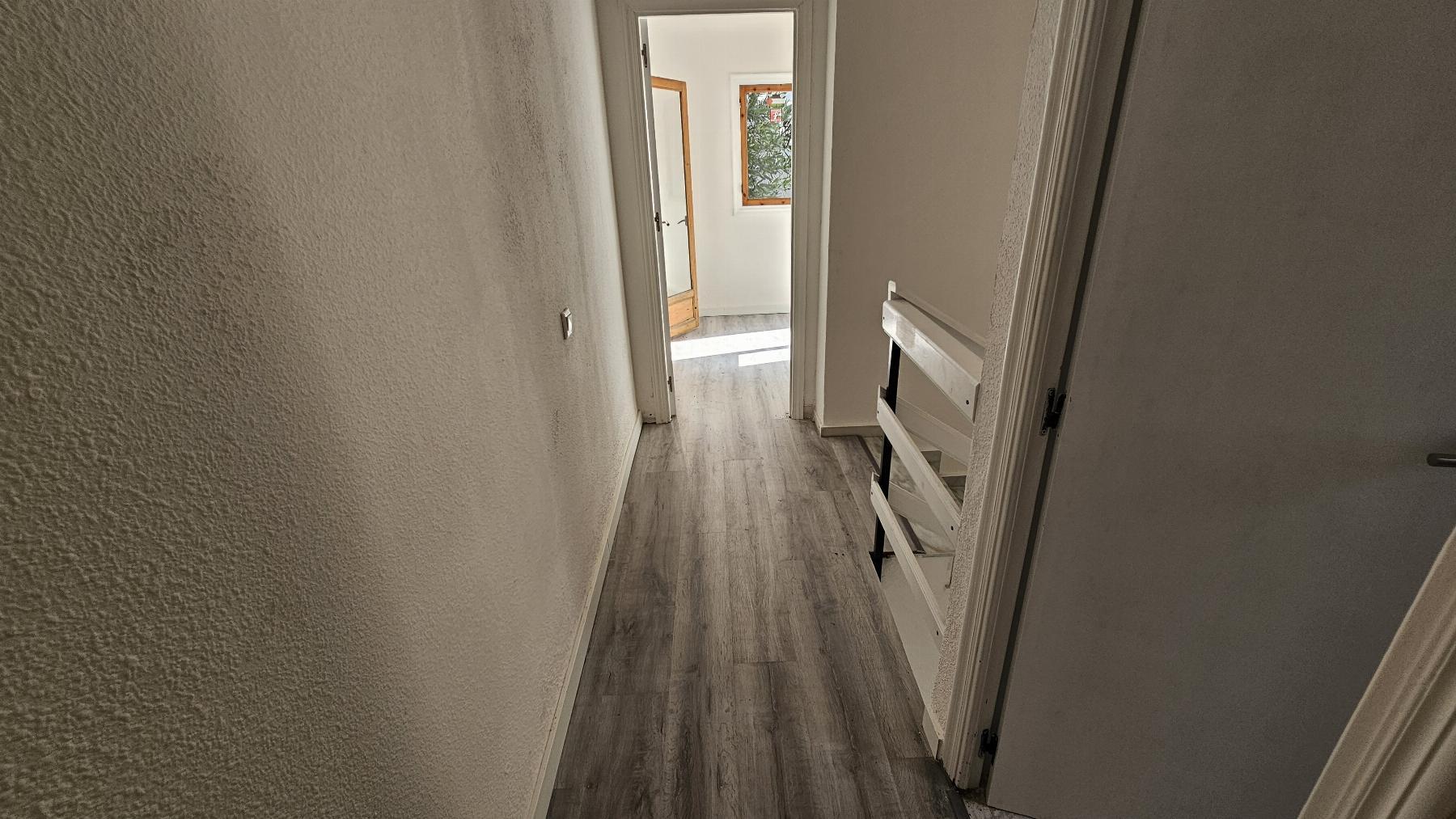 Chalet independiente con jardín privado en Nueva Torrevieja — 2 dorm. y 2 baños