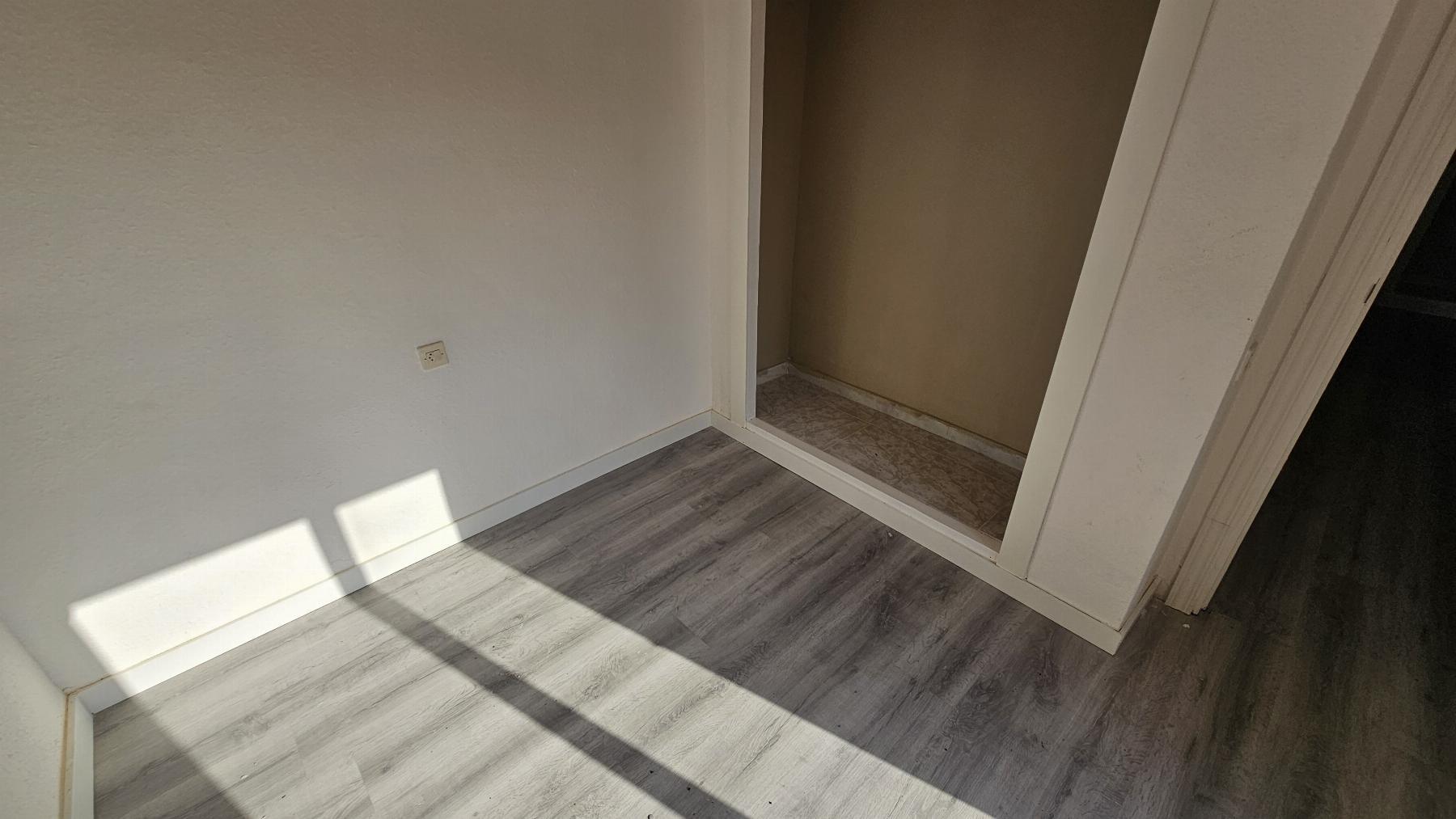 Chalet independiente con jardín privado en Nueva Torrevieja — 2 dorm. y 2 baños
