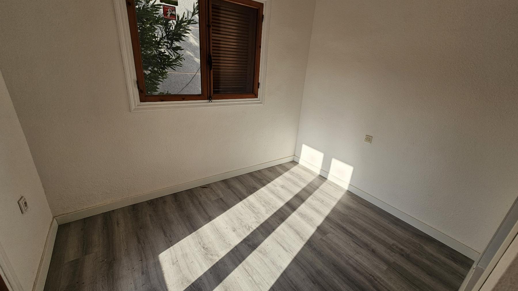 Chalet independiente con jardín privado en Nueva Torrevieja — 2 dorm. y 2 baños