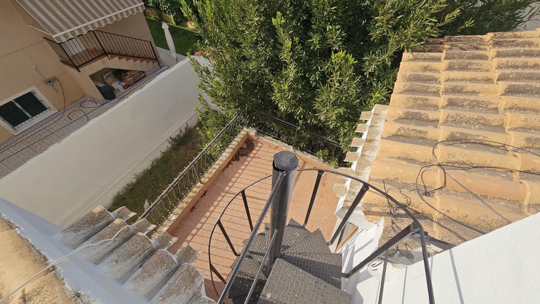 Chalet independiente con jardín privado en Nueva Torrevieja — 2 dorm. y 2 baños