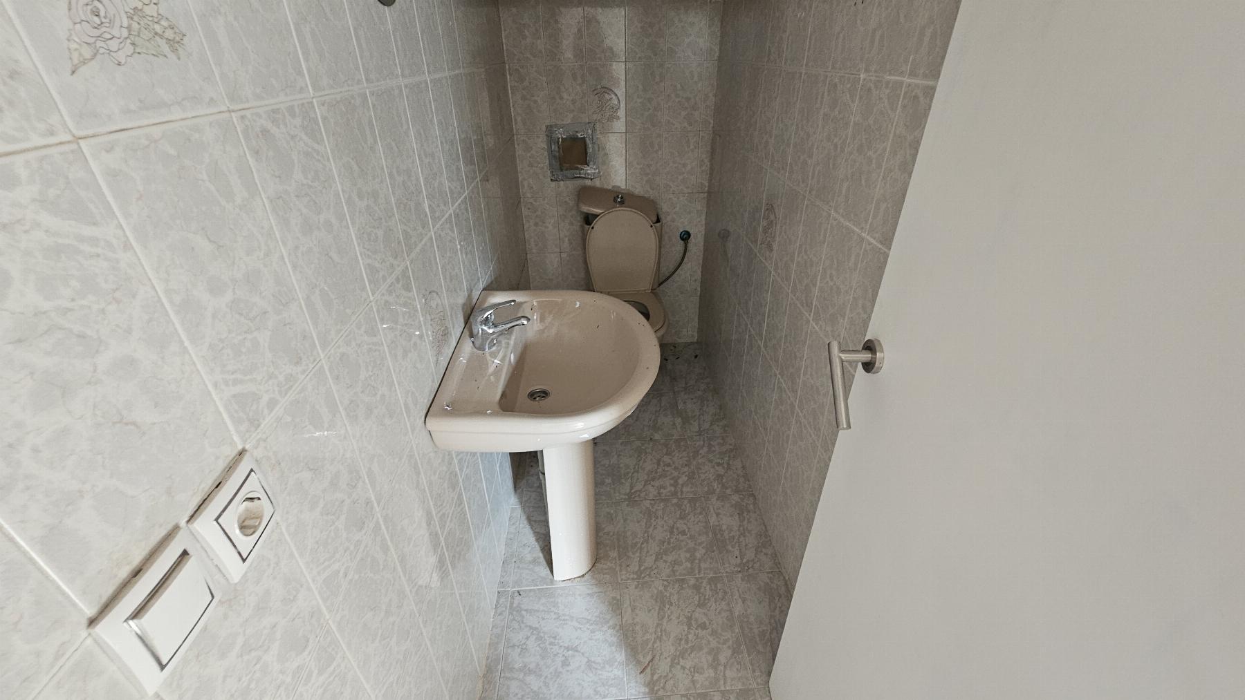 Chalet independiente con jardín privado en Nueva Torrevieja — 2 dorm. y 2 baños