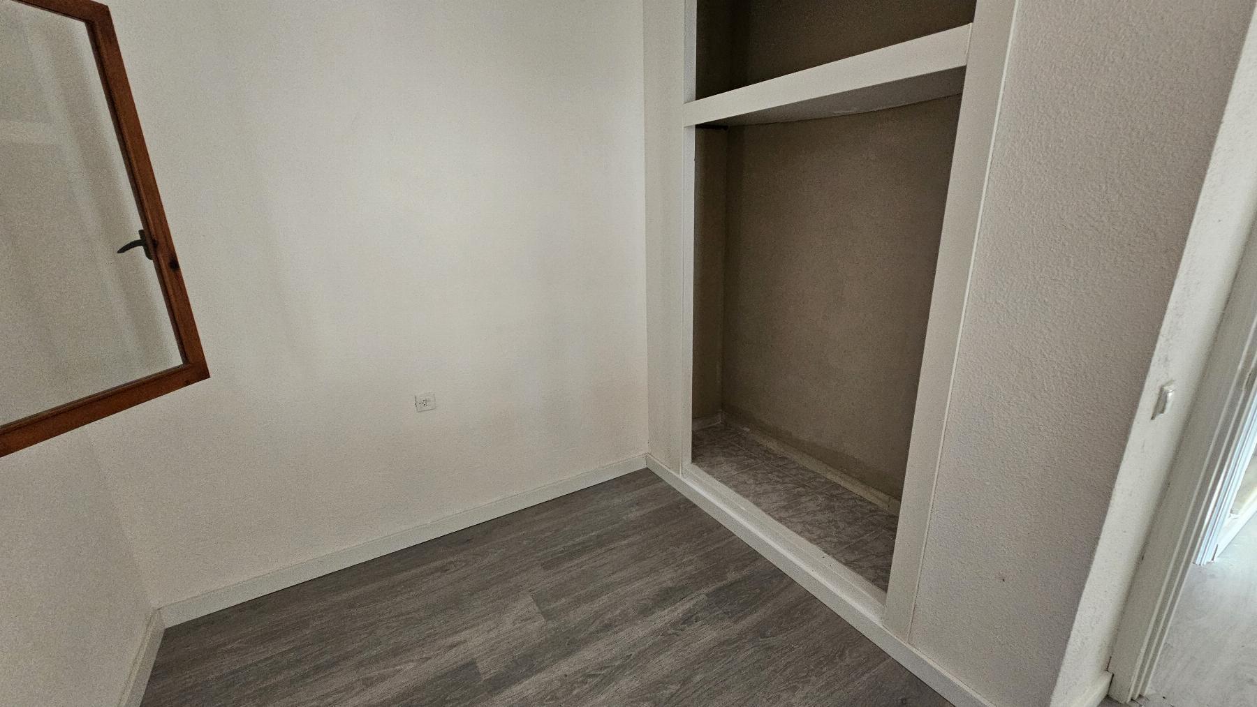 Chalet independiente con jardín privado en Nueva Torrevieja — 2 dorm. y 2 baños