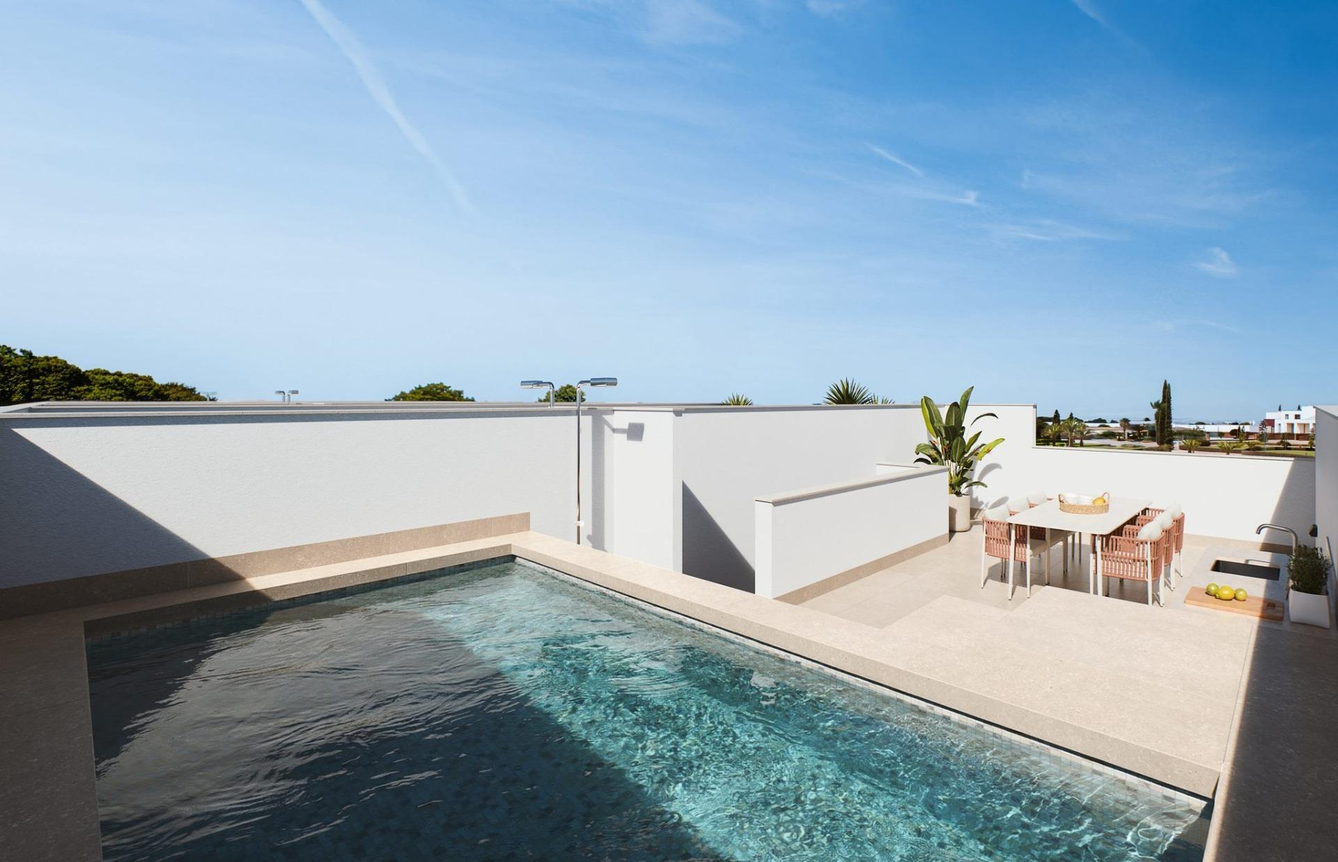 Vivienda de diseño con piscina privada en San Pedro del Pinatar — 3 dorm.