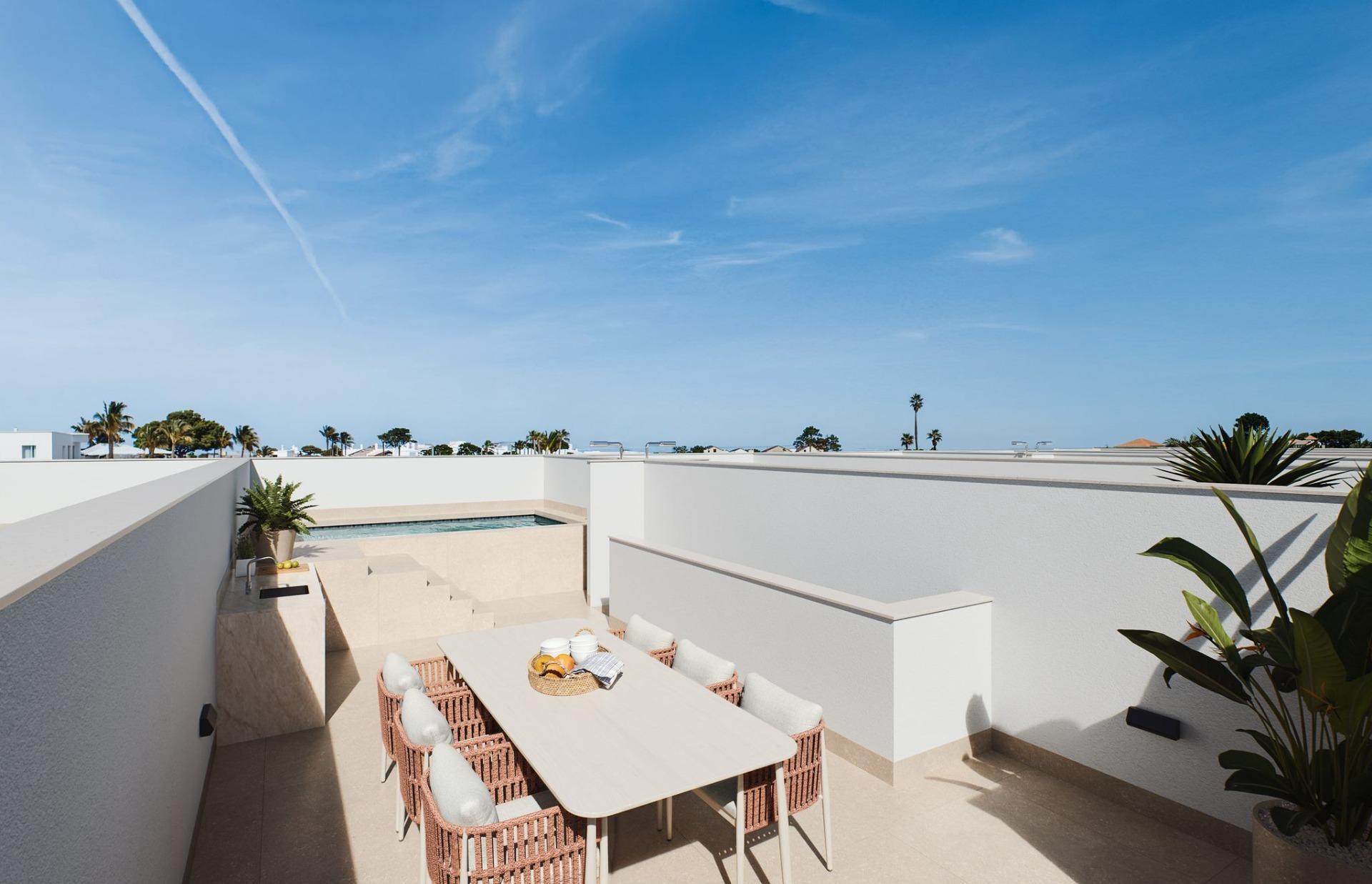 Vivienda de diseño con piscina privada en San Pedro del Pinatar — 3 dorm.