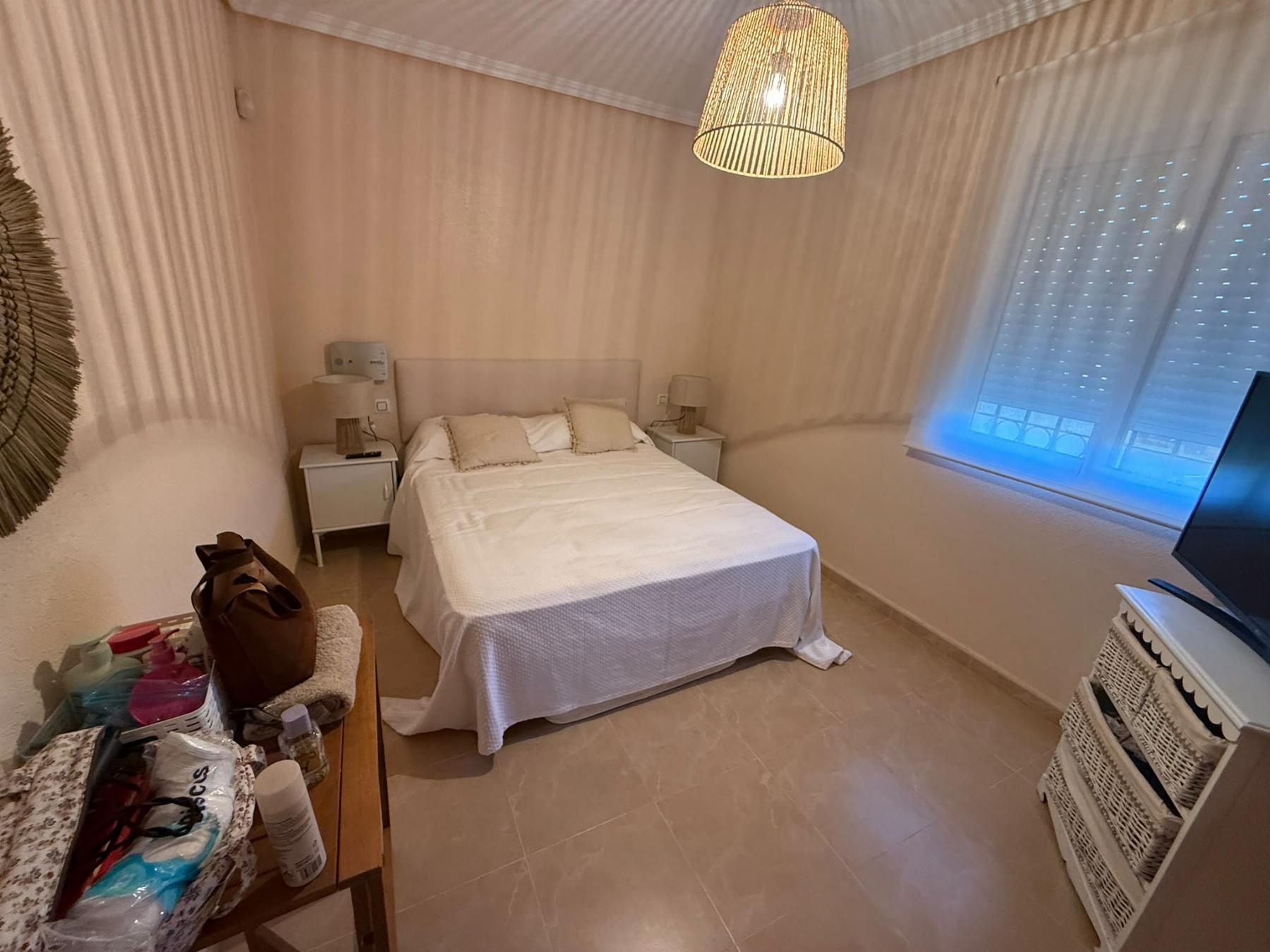Bungalow con jardín privado y piscina en Lomas de Cabo Roig — 2 dorm.