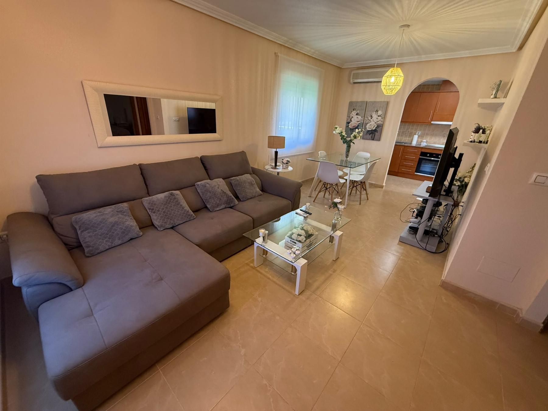 Bungalow con jardín privado y piscina en Lomas de Cabo Roig — 2 dorm.