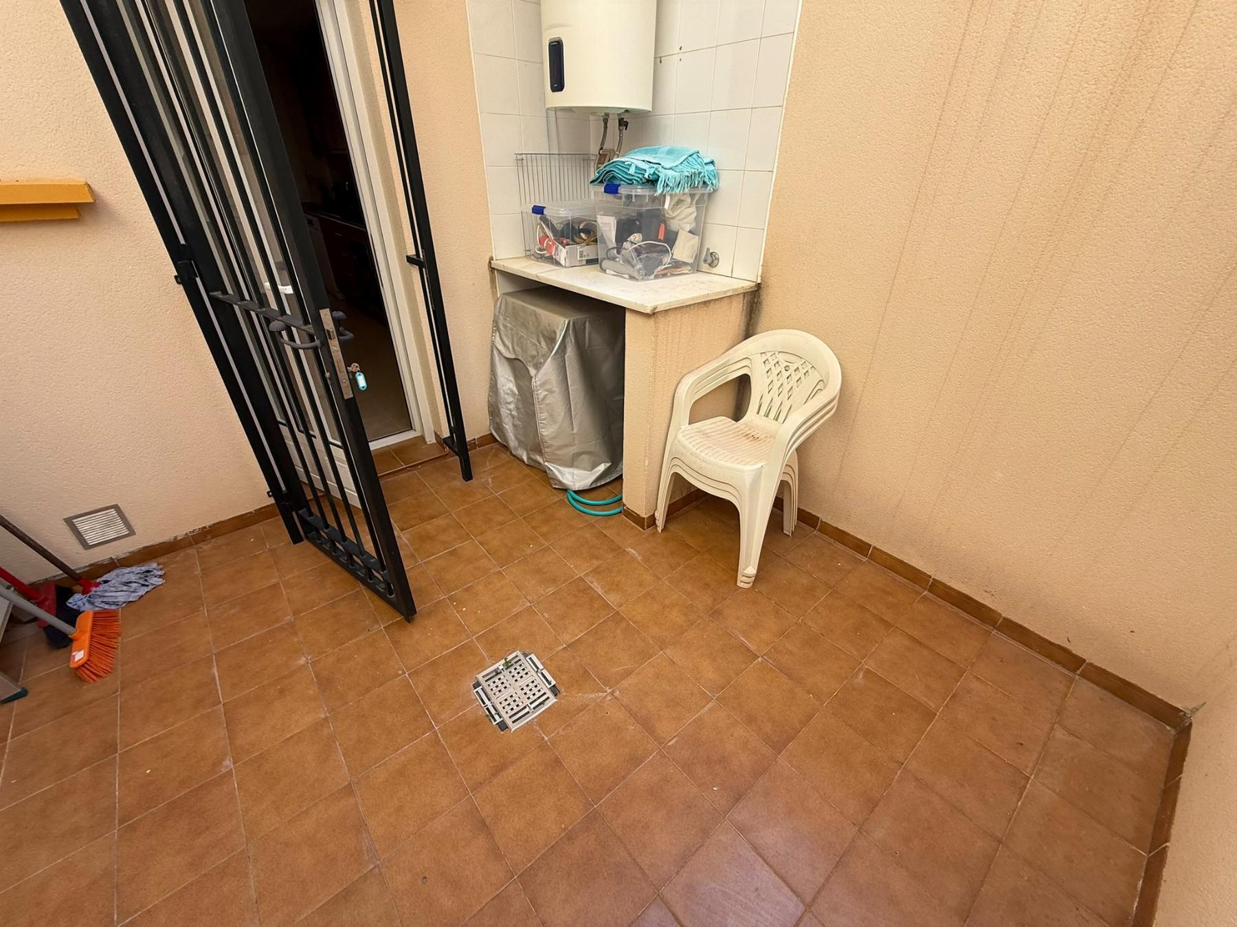 Bungalow con jardín privado y piscina en Lomas de Cabo Roig — 2 dorm.