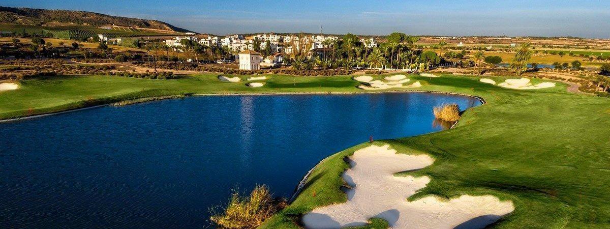 Villa de obra nueva en Condado de Alhama Golf — Solárium y parcela de 303 m²