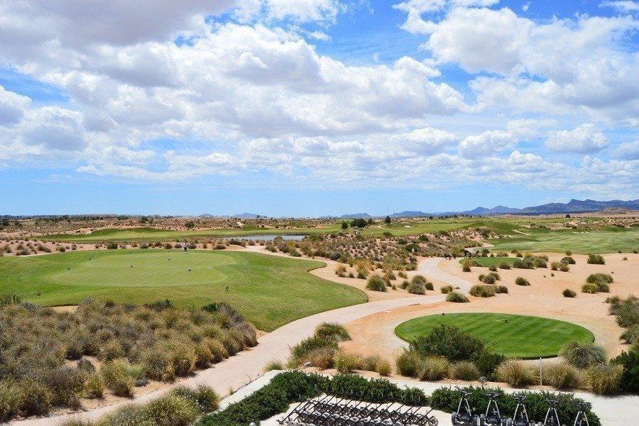 Villa de obra nueva en Condado de Alhama Golf — Solárium y parcela de 303 m²