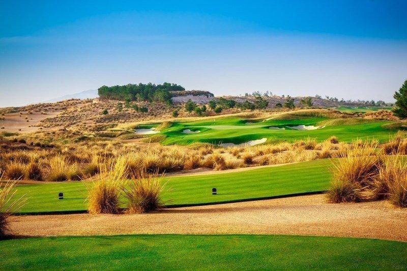 Villa de obra nueva en Condado de Alhama Golf — Solárium y parcela de 303 m²