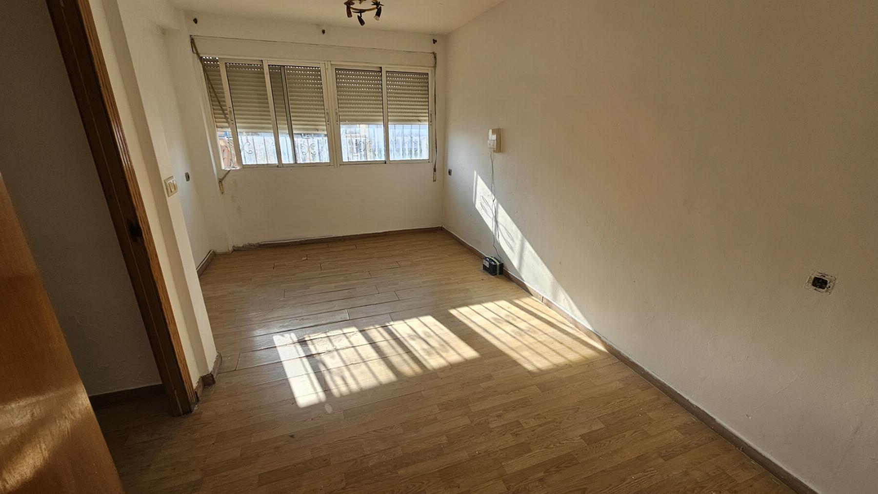 Duplex con piscina privada en Jardín del Mar III, Torrevieja — 2 dorm.