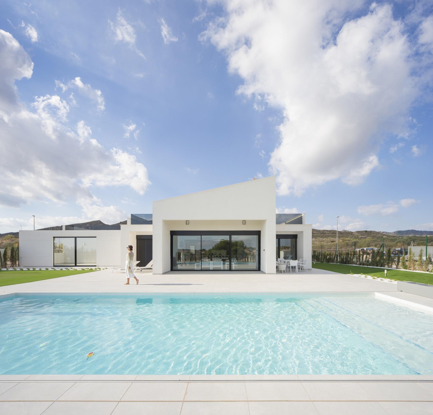 Villa de obra nueva en Altaona Golf con parcela de 1.000 m² y 4 dormitorios