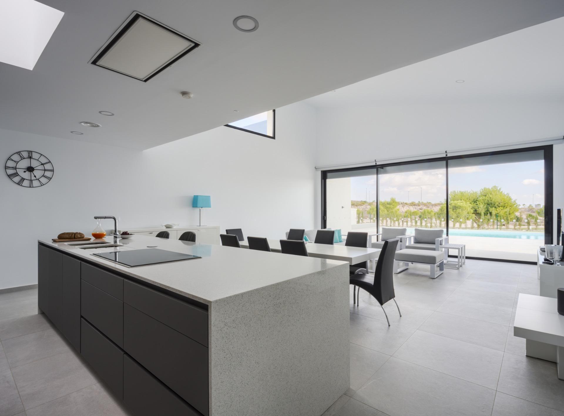 Villa de obra nueva en Altaona Golf con parcela de 1.000 m² y 4 dormitorios