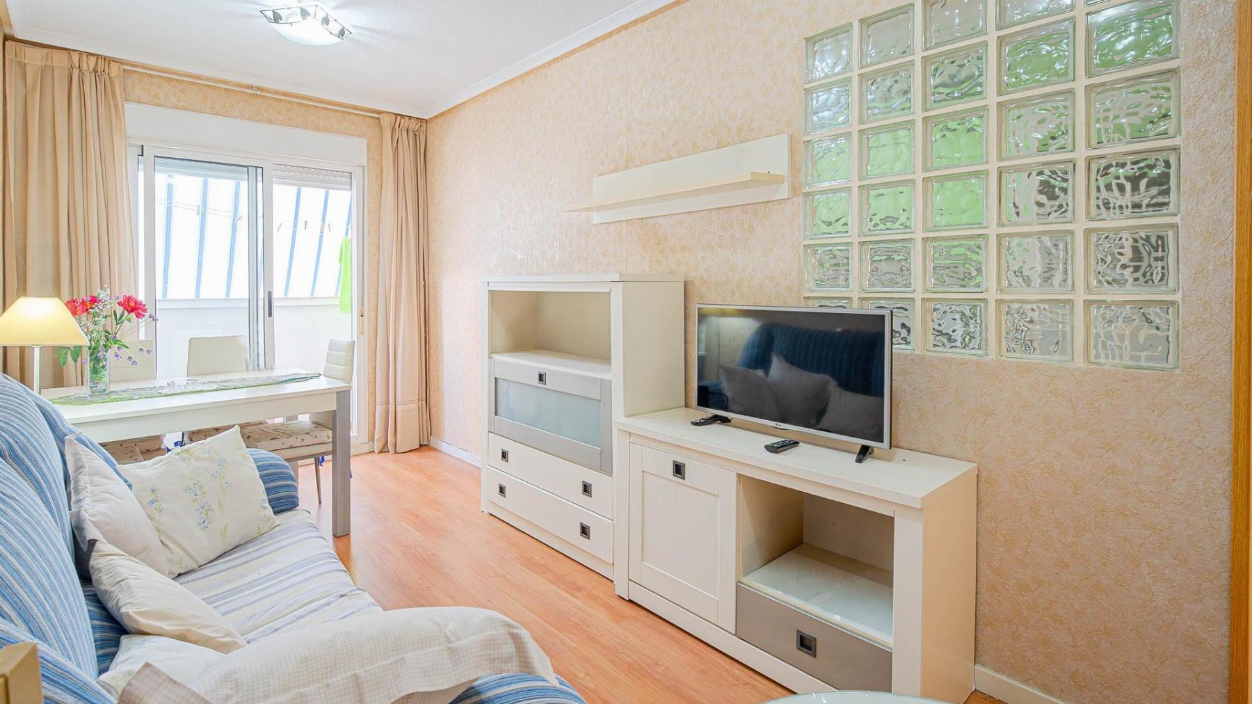 Apartamento luminoso en Acequión, Torrevieja — 2 dorm. junto al centro urbano