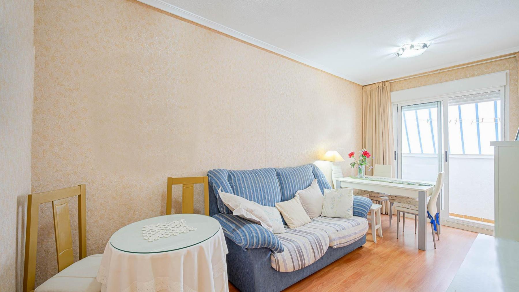 Apartamento luminoso en Acequión, Torrevieja — 2 dorm. junto al centro urbano