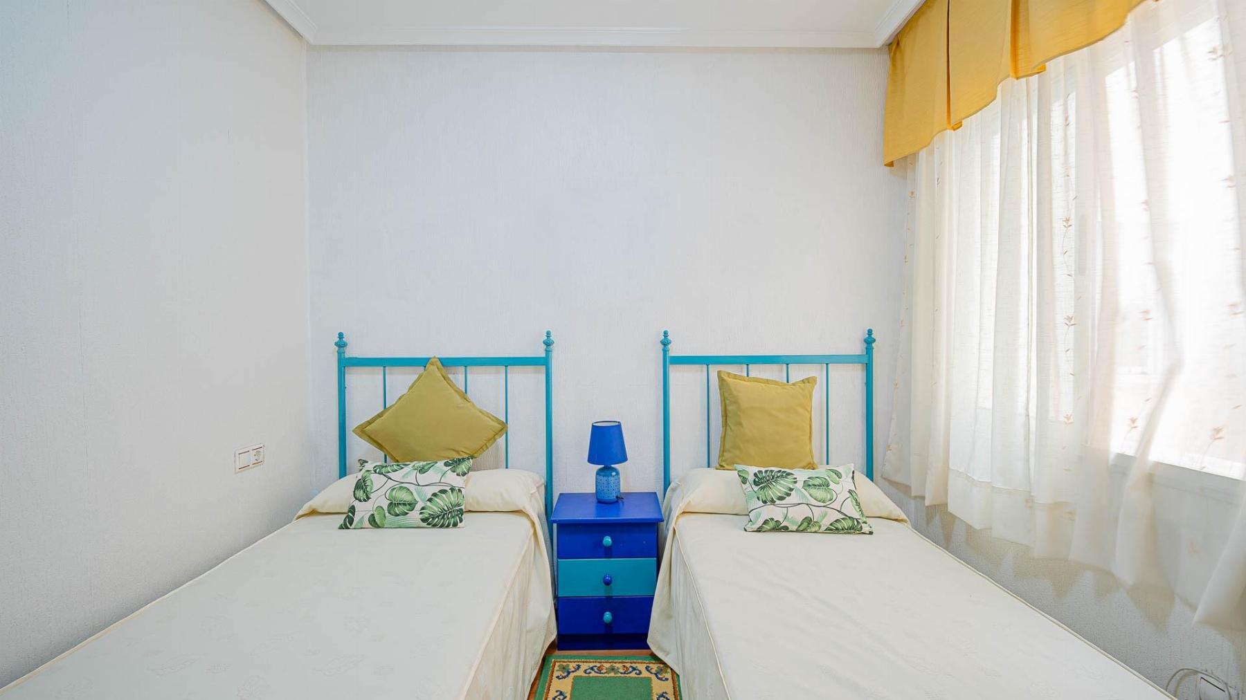 Apartamento luminoso en Acequión, Torrevieja — 2 dorm. junto al centro urbano