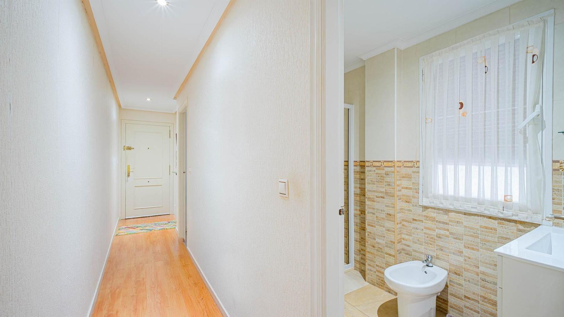 Apartamento luminoso en Acequión, Torrevieja — 2 dorm. junto al centro urbano