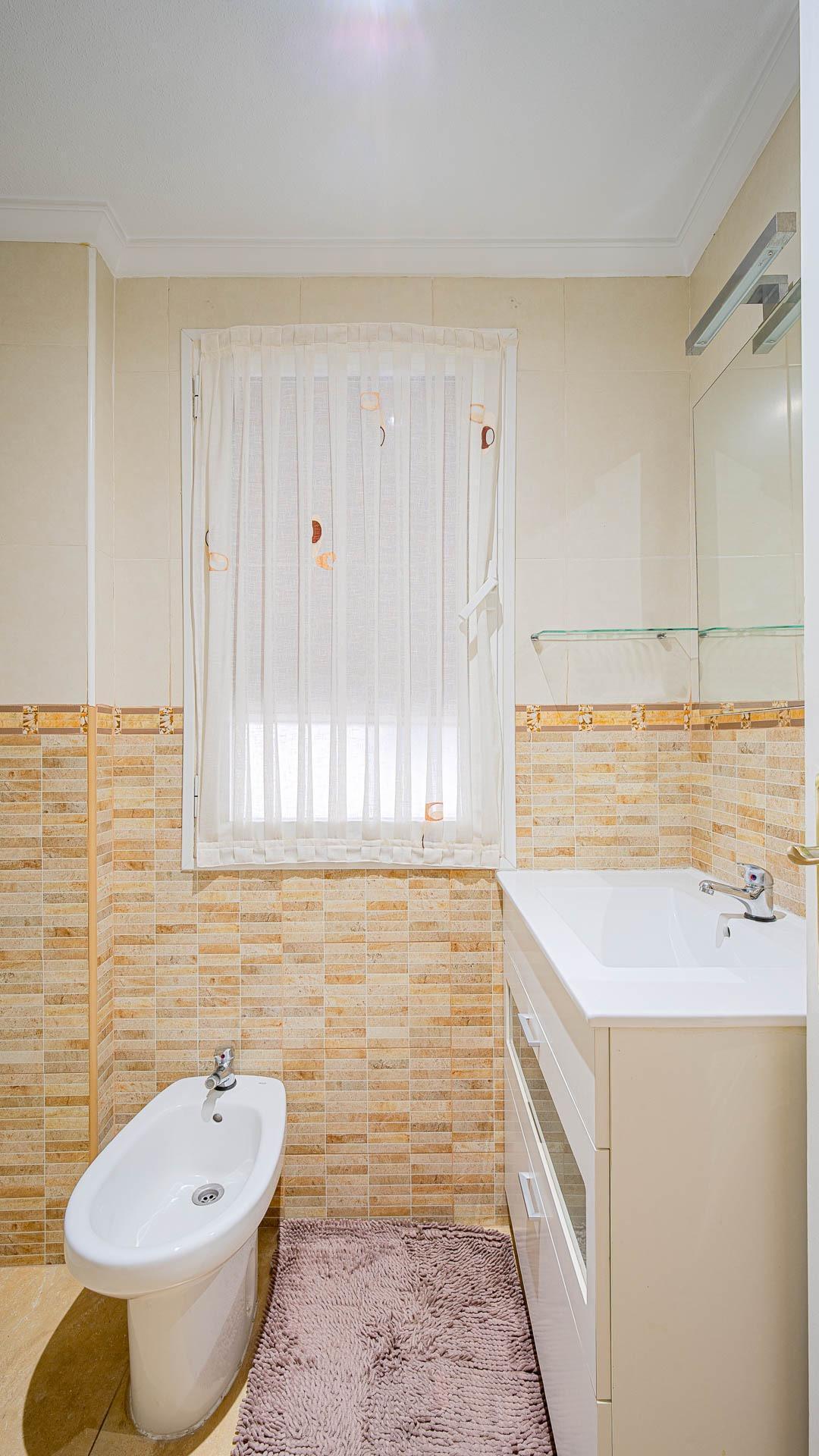 Apartamento luminoso en Acequión, Torrevieja — 2 dorm. junto al centro urbano