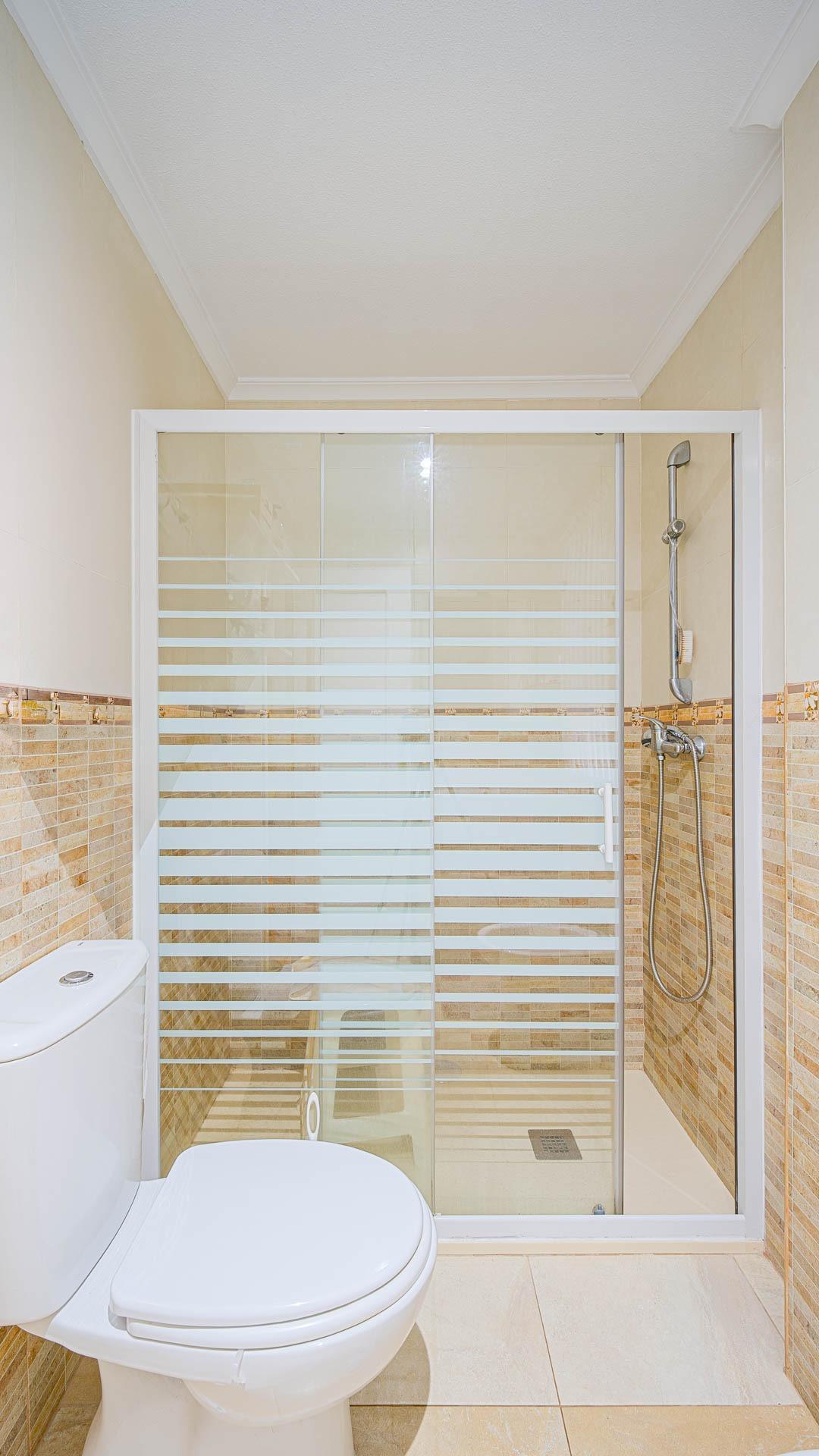 Apartamento luminoso en Acequión, Torrevieja — 2 dorm. junto al centro urbano