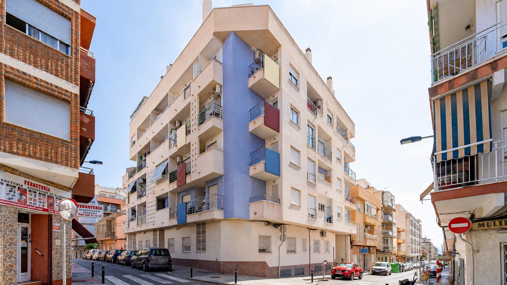 Apartamento luminoso en Acequión, Torrevieja — 2 dorm. junto al centro urbano