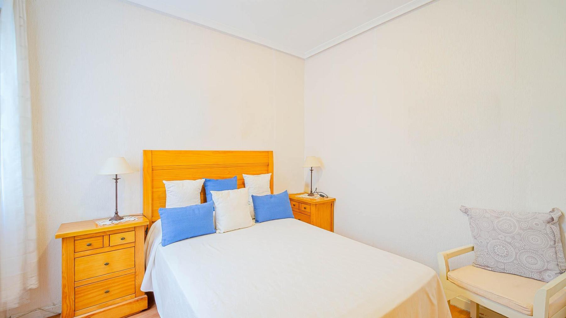 Apartamento luminoso en Acequión, Torrevieja — 2 dorm. junto al centro urbano
