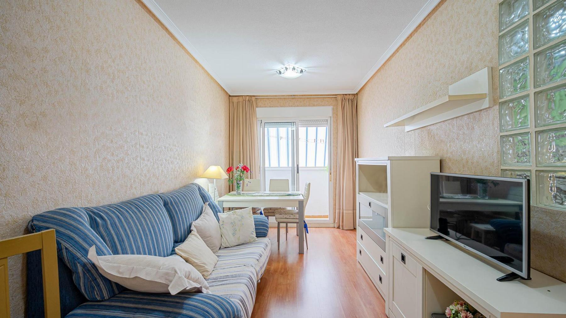 Apartamento luminoso en Acequión, Torrevieja — 2 dorm. junto al centro urbano