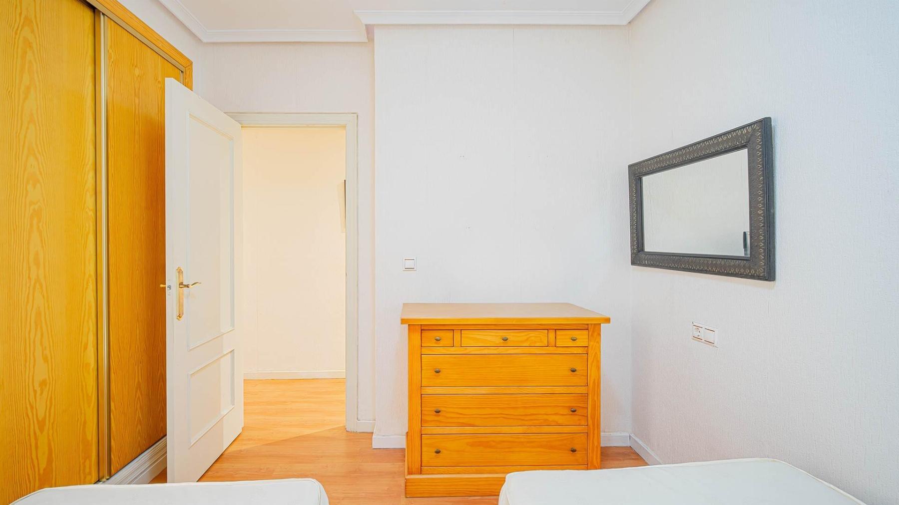 Apartamento luminoso en Acequión, Torrevieja — 2 dorm. junto al centro urbano
