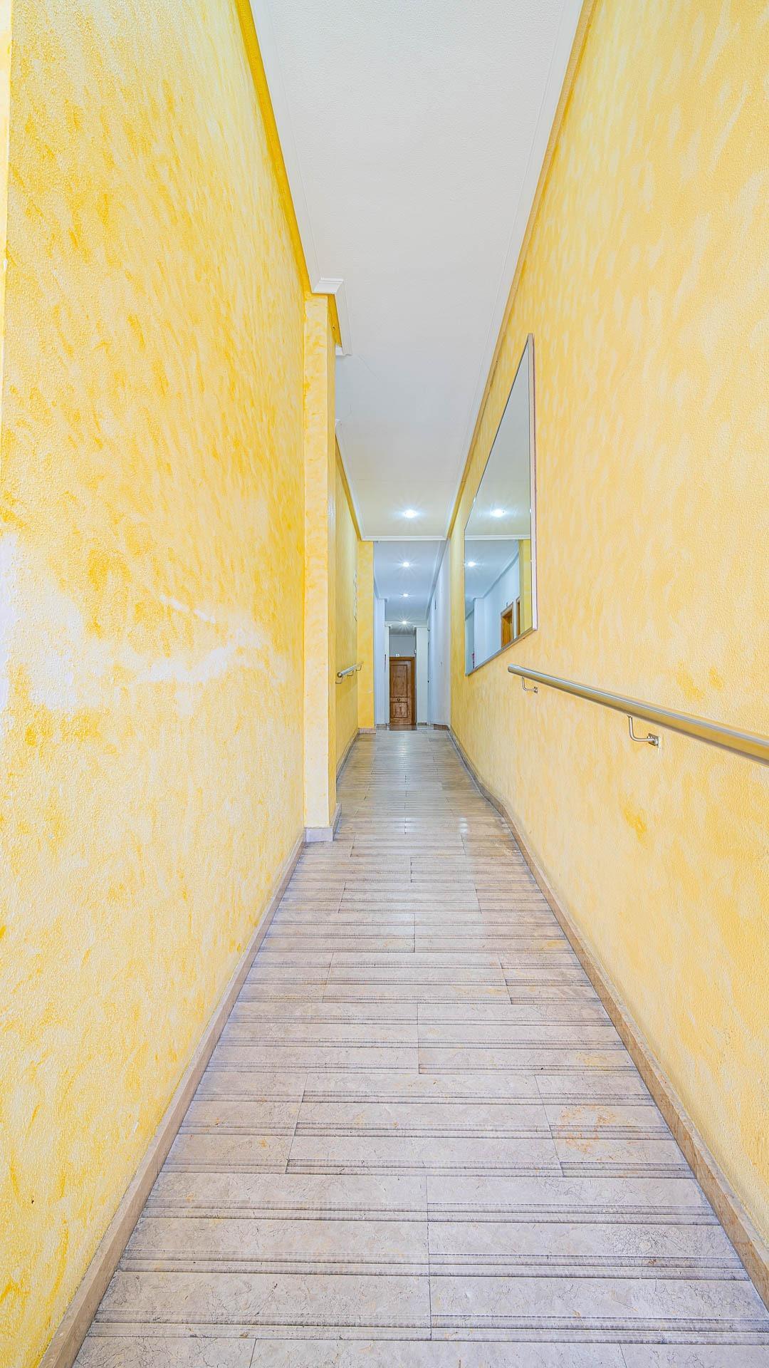Apartamento luminoso en Acequión, Torrevieja — 2 dorm. junto al centro urbano