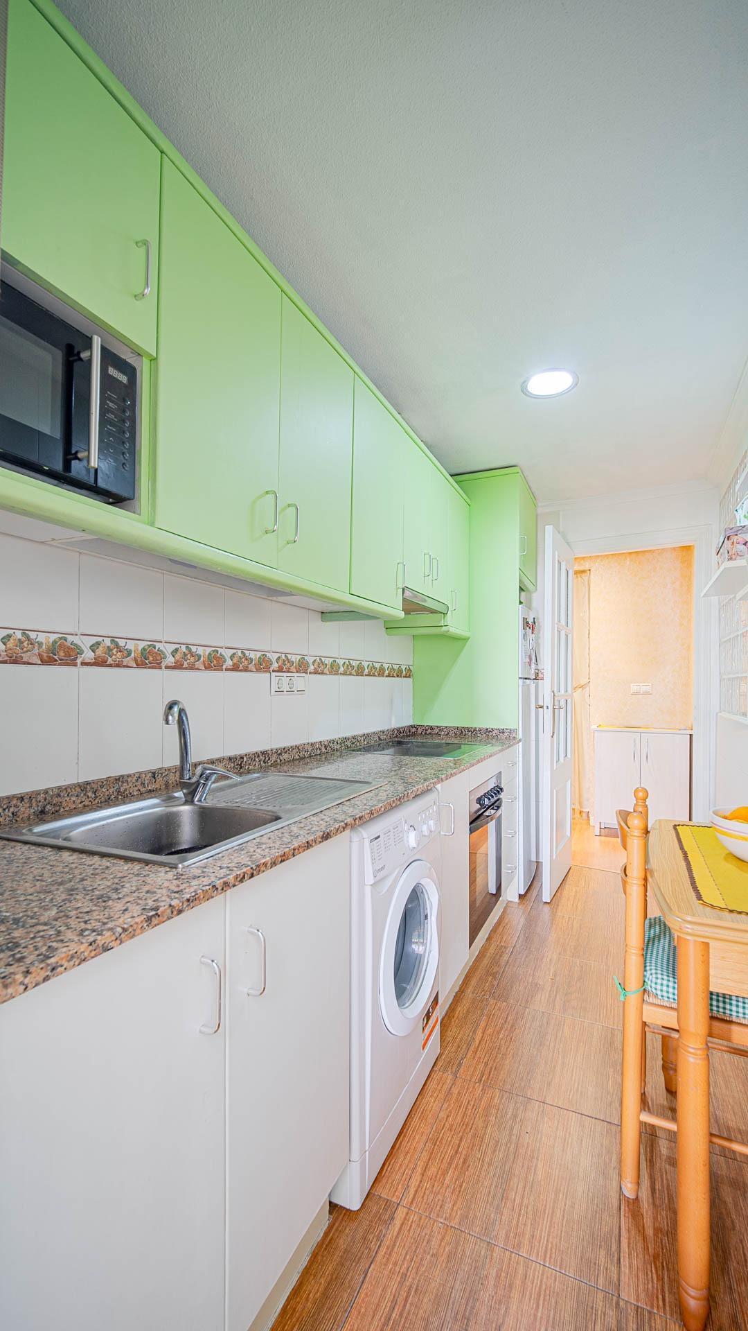Apartamento luminoso en Acequión, Torrevieja — 2 dorm. junto al centro urbano
