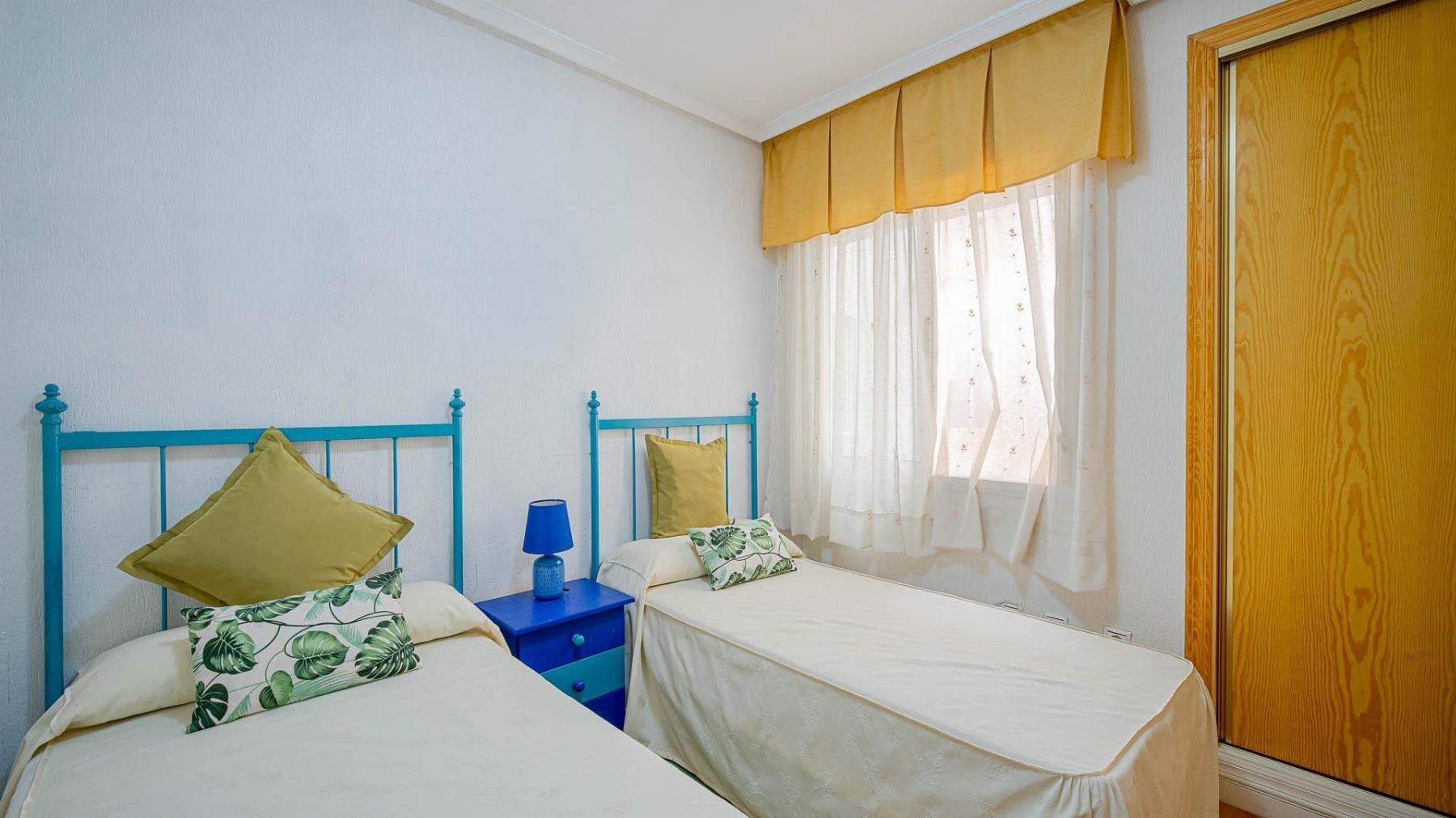 Apartamento luminoso en Acequión, Torrevieja — 2 dorm. junto al centro urbano