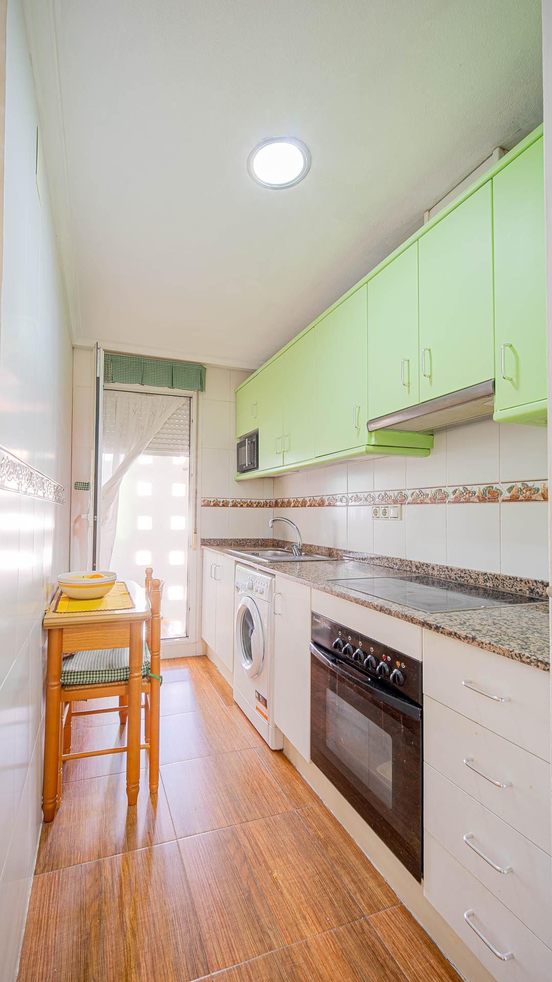Apartamento luminoso en Acequión, Torrevieja — 2 dorm. junto al centro urbano