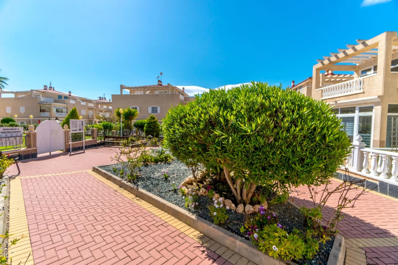 Bungalow en Zeniamar con piscina privada y vistas al pueblo – Orihuela Costa