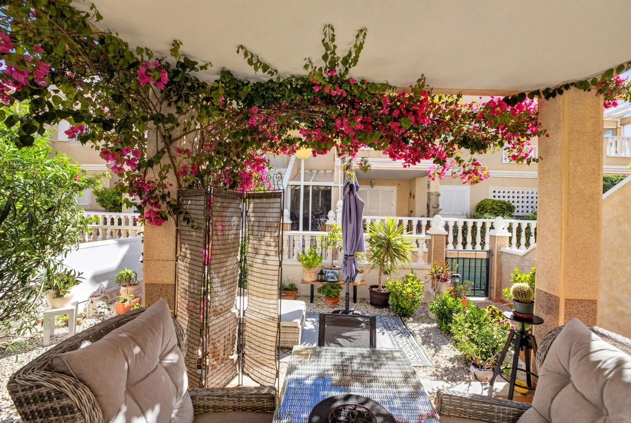 Bungalow en Zeniamar con piscina privada y vistas al pueblo – Orihuela Costa
