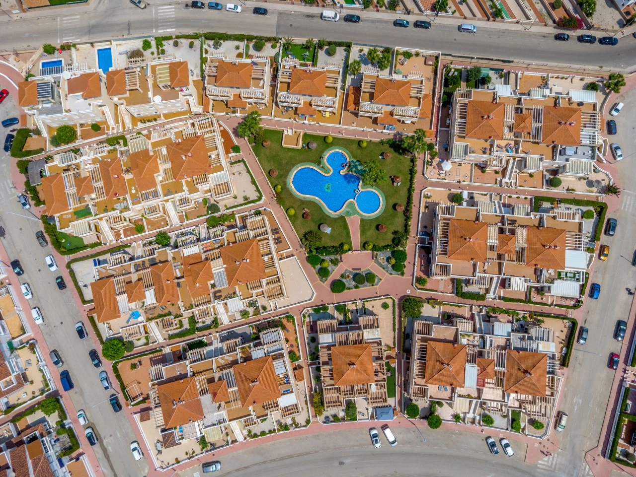 Bungalow en Zeniamar con piscina privada y vistas al pueblo – Orihuela Costa