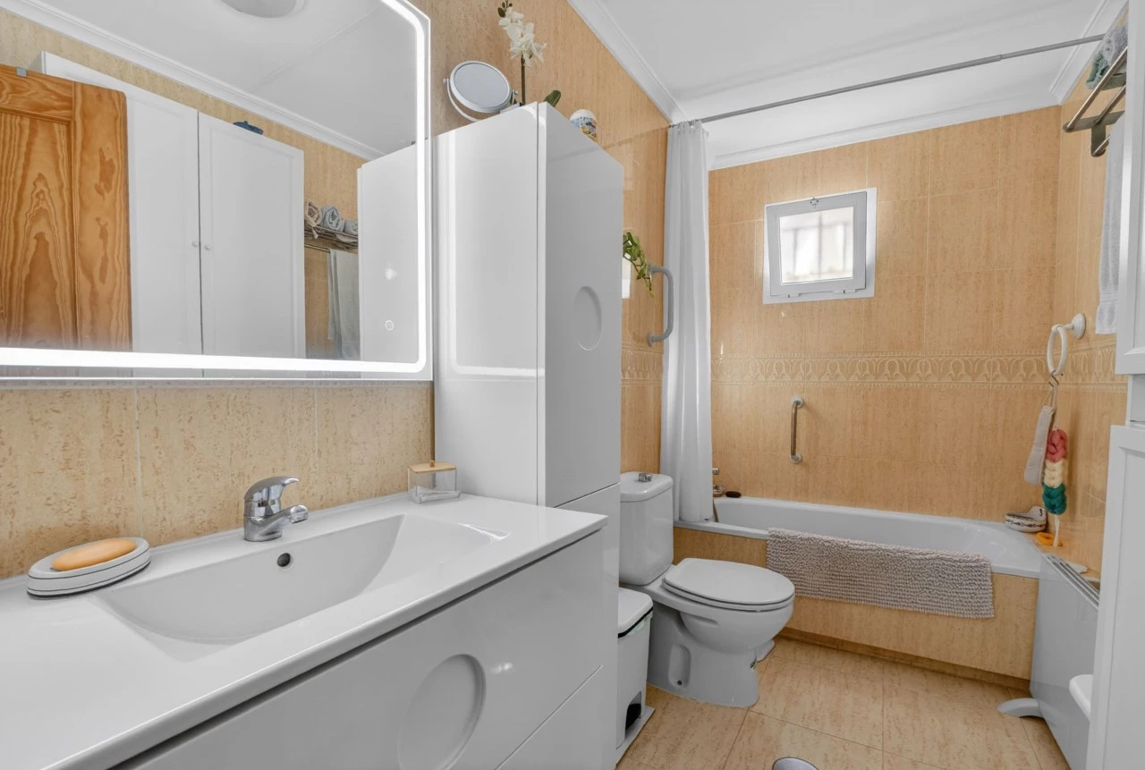 Bungalow en Zeniamar con piscina privada y vistas al pueblo – Orihuela Costa