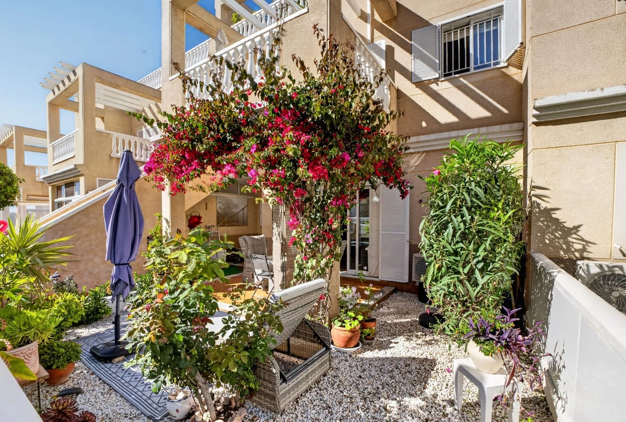 Bungalow en Zeniamar con piscina privada y vistas al pueblo – Orihuela Costa